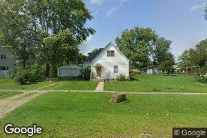614 W Hazel St, Saint Elmo, IL 62458