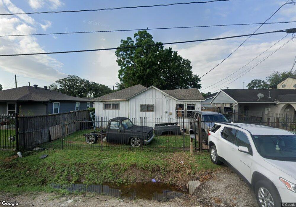 214 King St, Houston, TX 77022 - photo 1