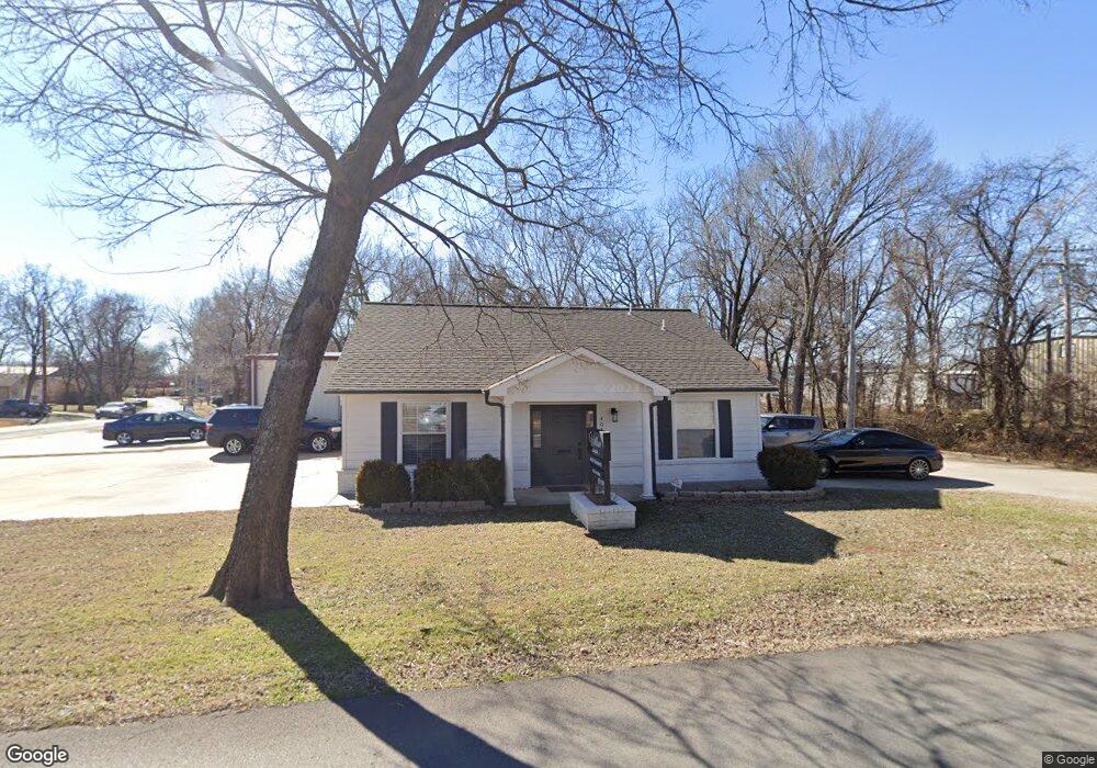405 W Claremore St, Claremore, OK 74017 - photo 1