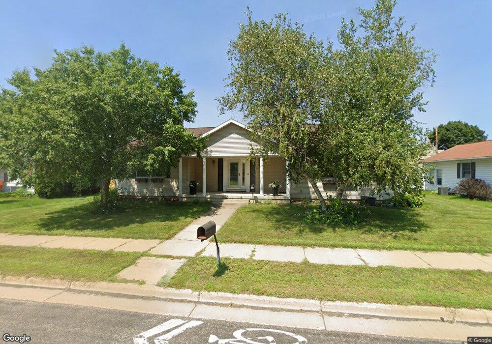 424 S 3rd St, La Crescent, MN 55947 - photo 1