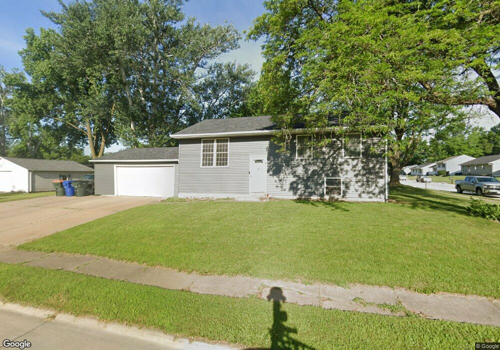 5336 N Howell St, Davenport, IA 52806 - photo 1