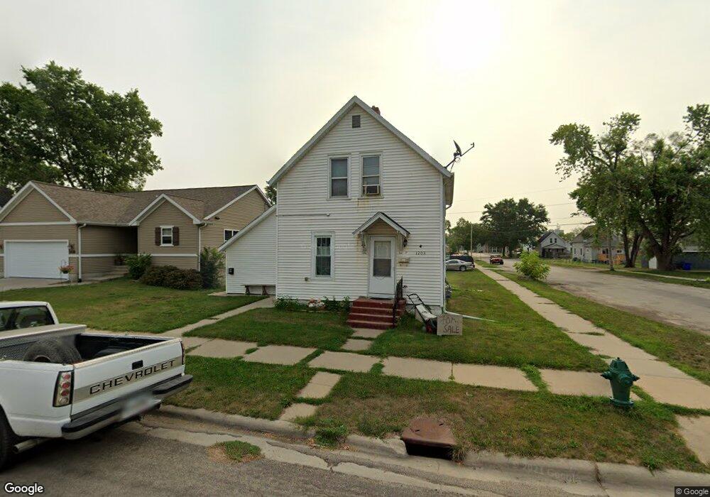 1203 9th St NW, Cedar Rapids, IA 52405 - photo 1