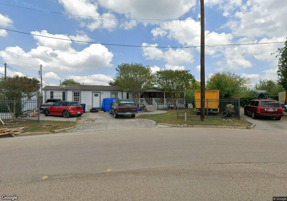 7702 Long Leaf Dr, Houston, TX 77088 - photo 1