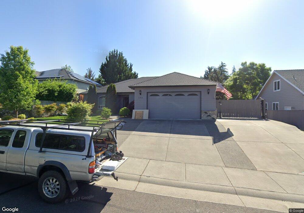 194 Ridgeway Ave, Central Point, OR 97502 - photo 1
