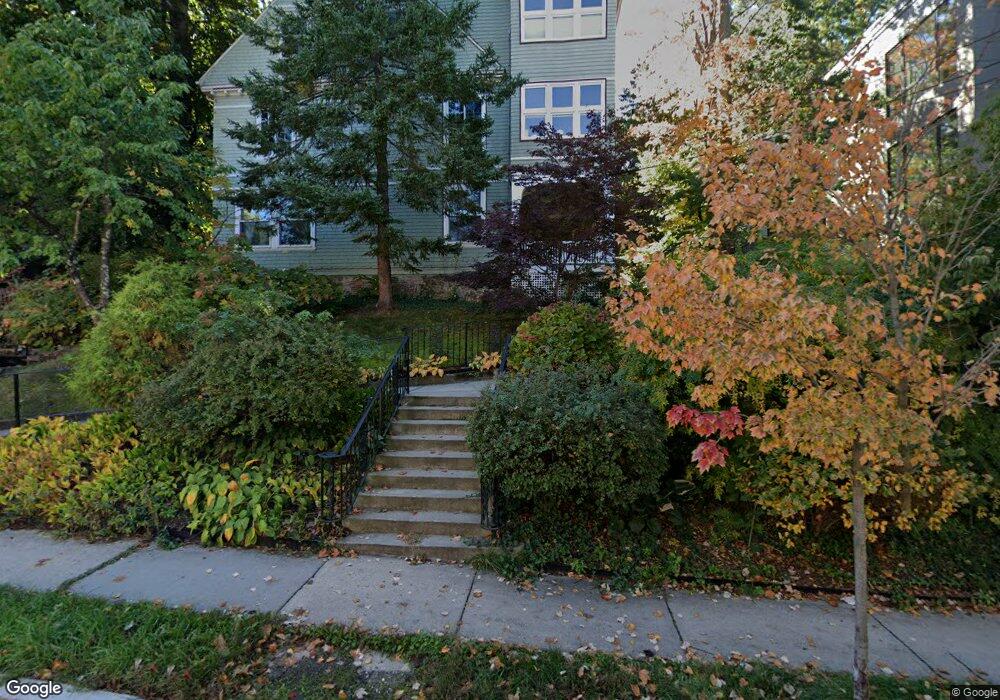 152 Winthrop Rd unit 1  152, Brookline, MA 02445 - photo 1