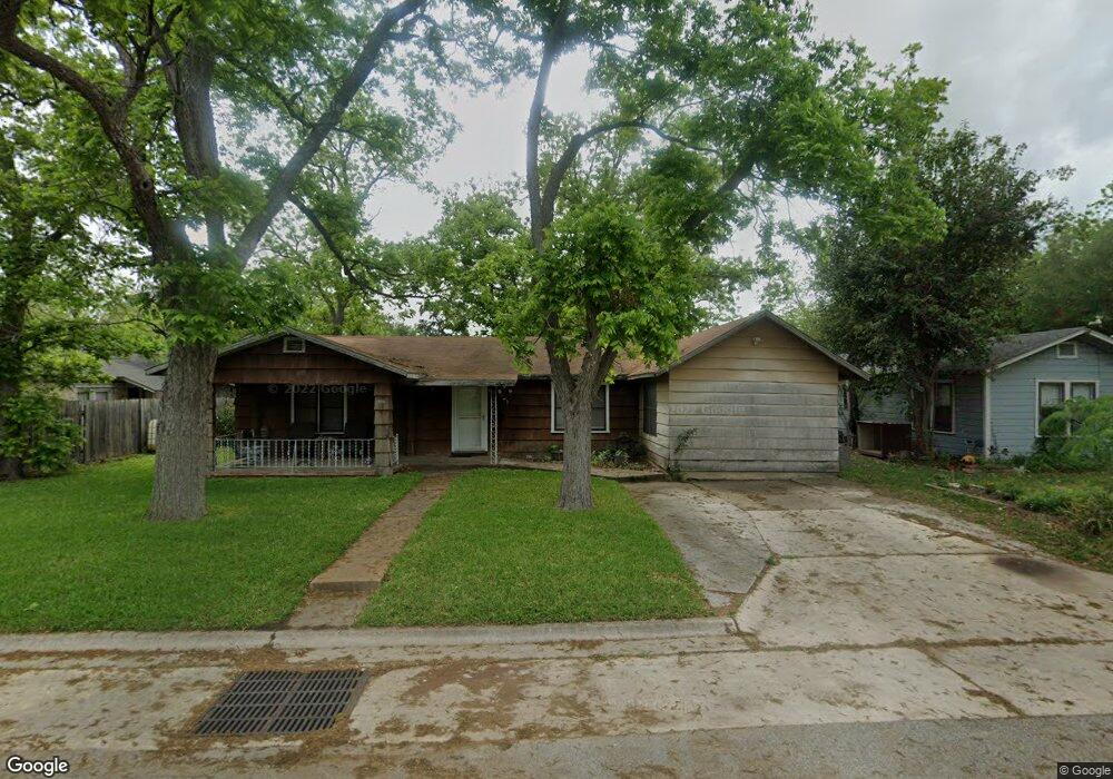 921 E Weinert St, Seguin, TX 78155 - photo 1