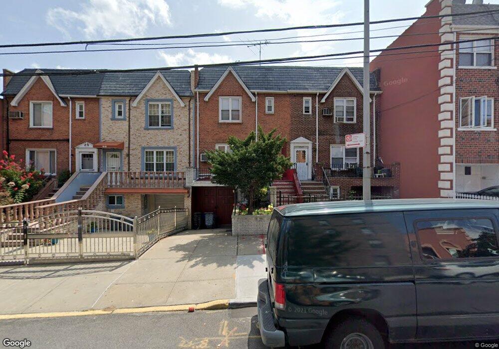 2525 42nd St, Astoria, NY 11103 - photo 1