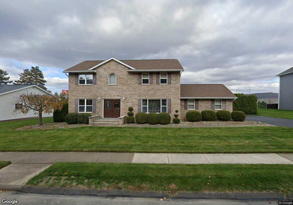 623 E Swinnick Dr, Dunmore, PA 18512 - photo 1