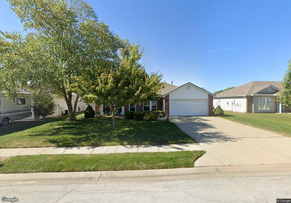 816 Cypress Ct, Raymore, MO 64083 - photo 1