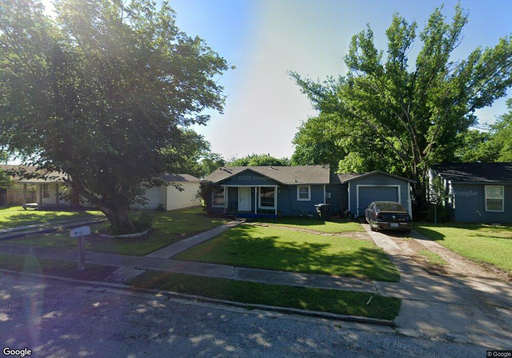 909 Bales St, Cleburne, TX 76033 - photo 1