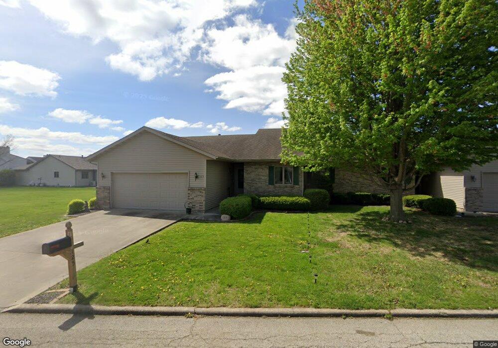 125 Lincolnwood Dr, Lincoln, IL 62656 - photo 1