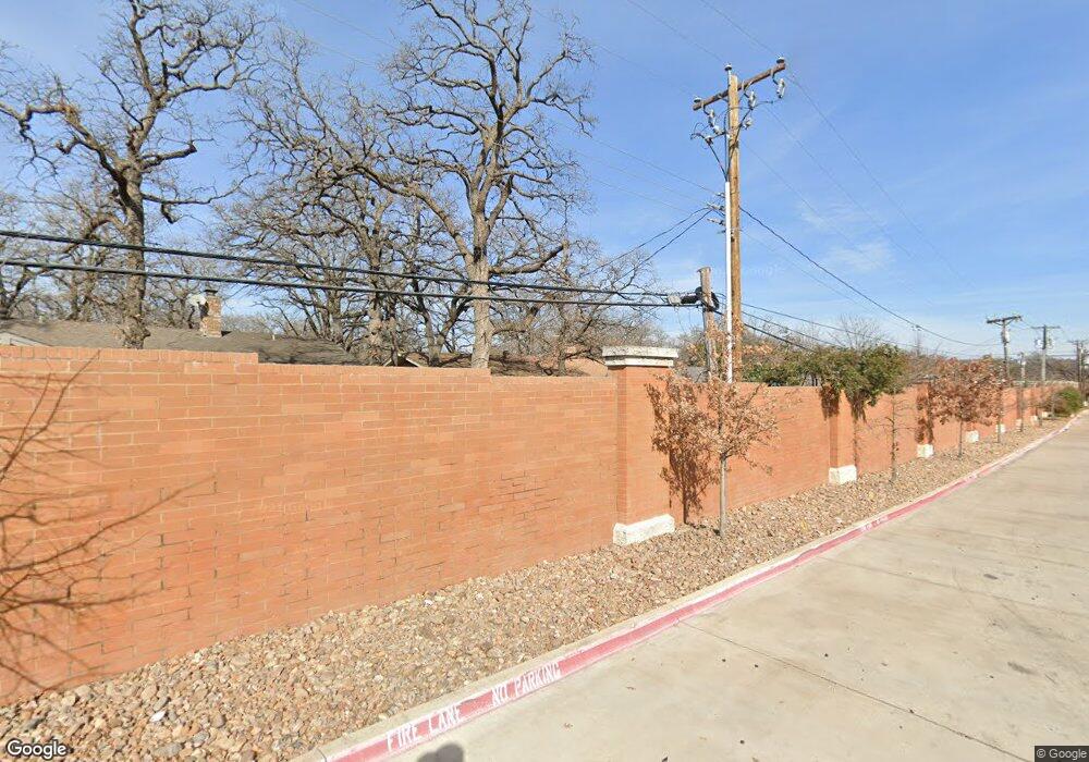 709 Thousand Oaks Dr, Hurst, TX 76054 - photo 1