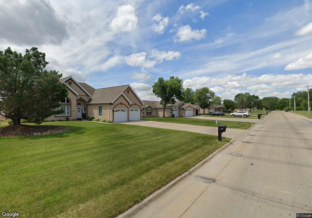 1820 W 18th St unit 2, Cedar Falls, IA 50613 - photo 1