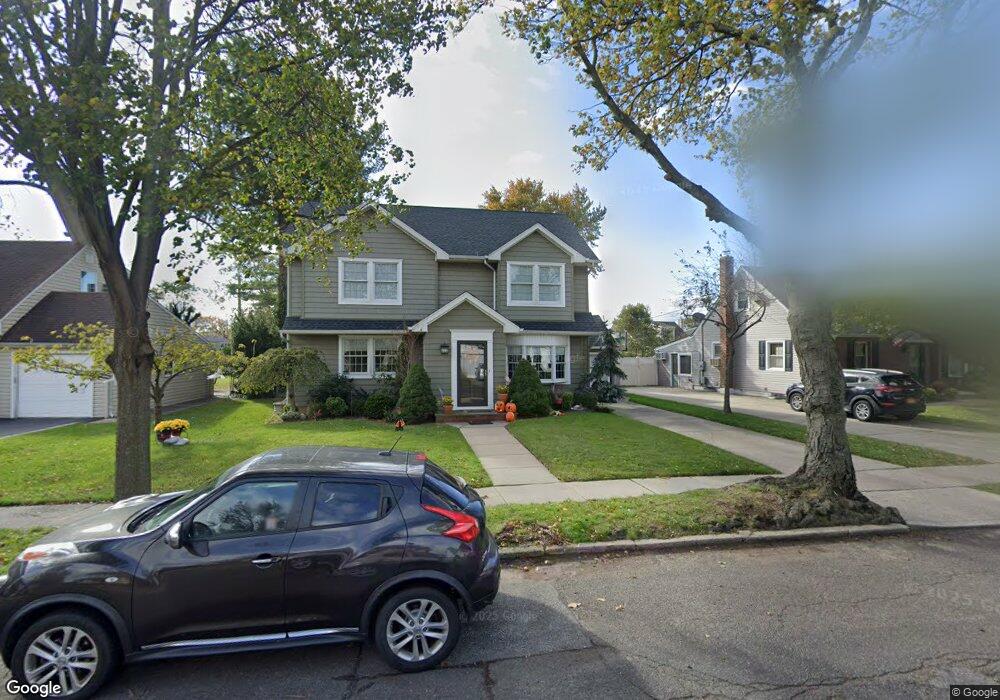 1057 Robin Rd, Franklin Square, NY 11010 - photo 1