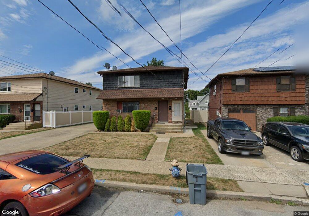 1306 Dekoven St unit 2, Rockville Centre, NY 11570 - photo 1