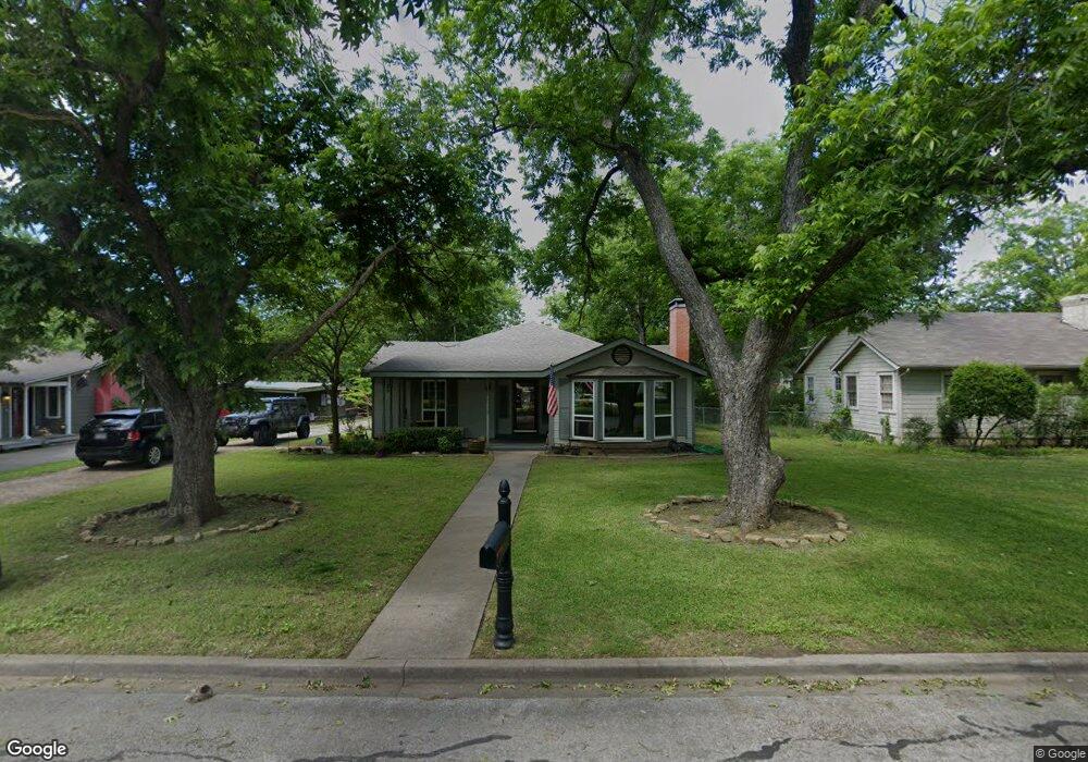 404 Bellevue Dr, Cleburne, TX 76033 - photo 1