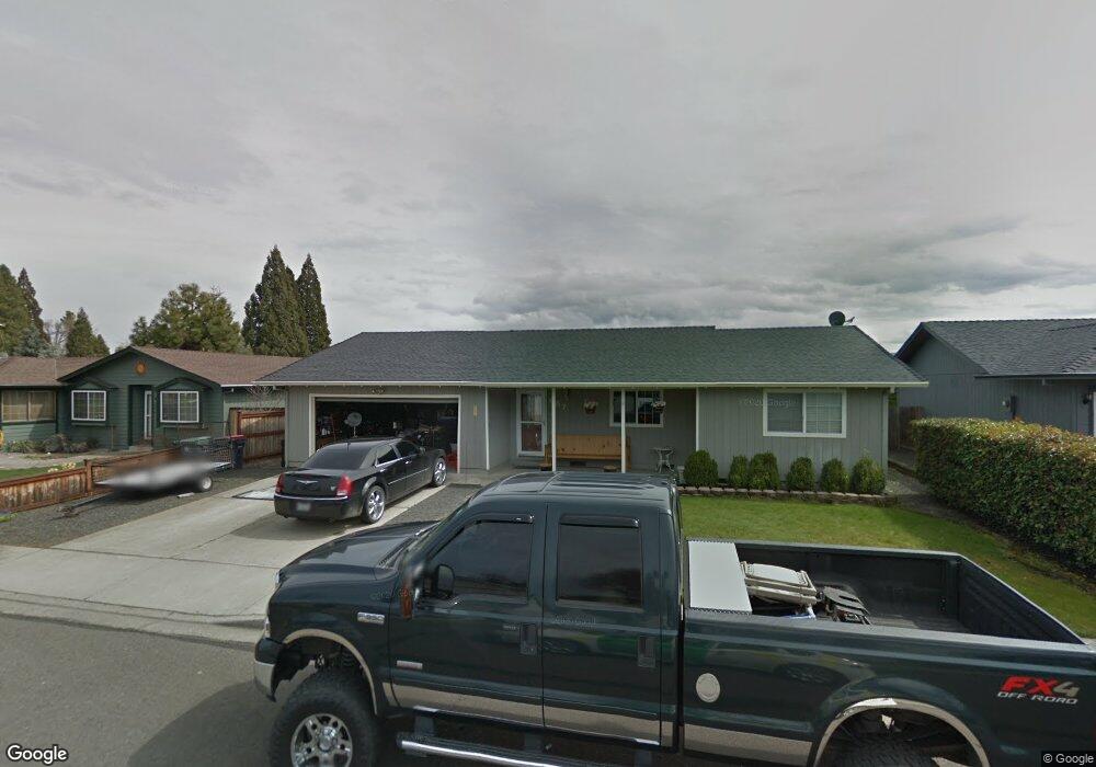 657 Farnsworth Dr, Central Point, OR 97502 - photo 1