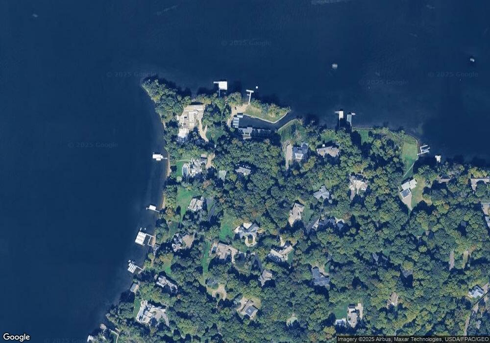 19555 Cedarhurst St, Wayzata, MN 55391 - photo 1