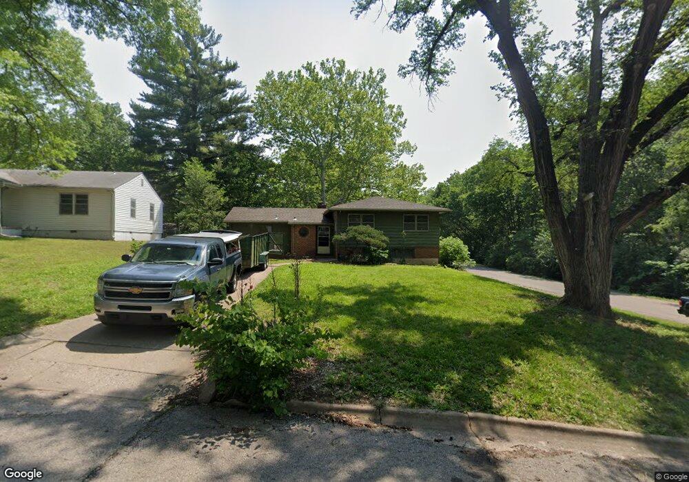 2228 SW Mulvane St, Topeka, KS 66611 - photo 1