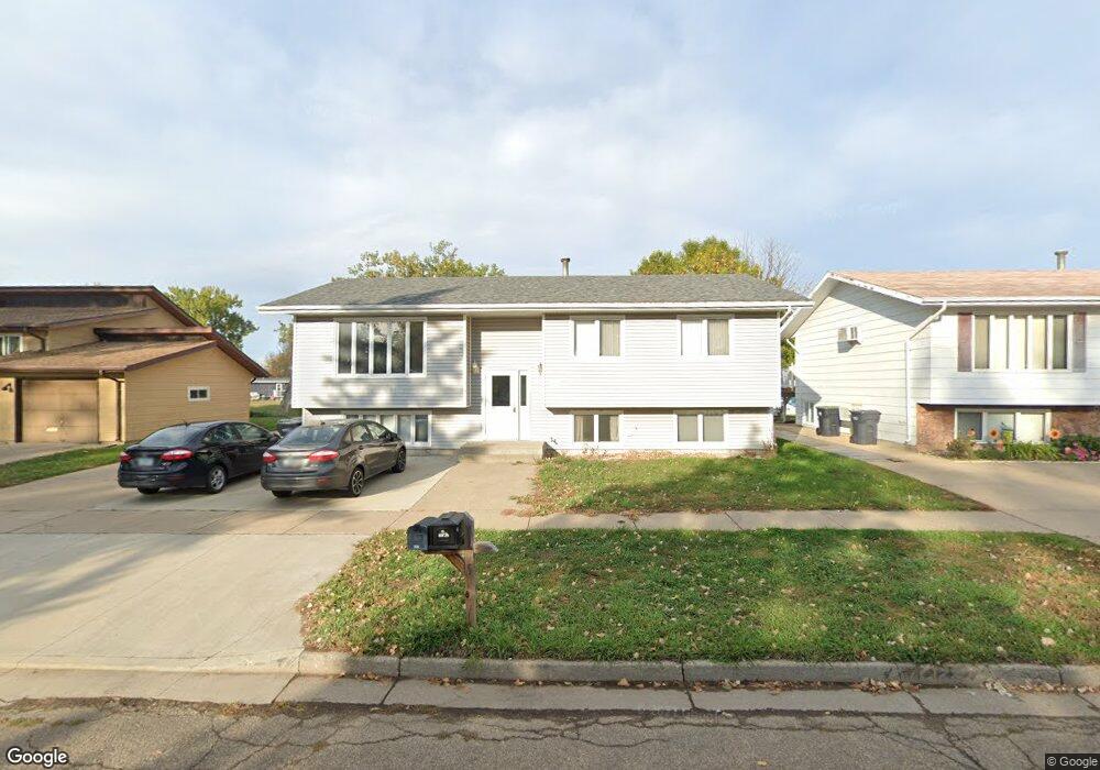 801 3rd Ave SE, Mandan, ND 58554 - photo 1