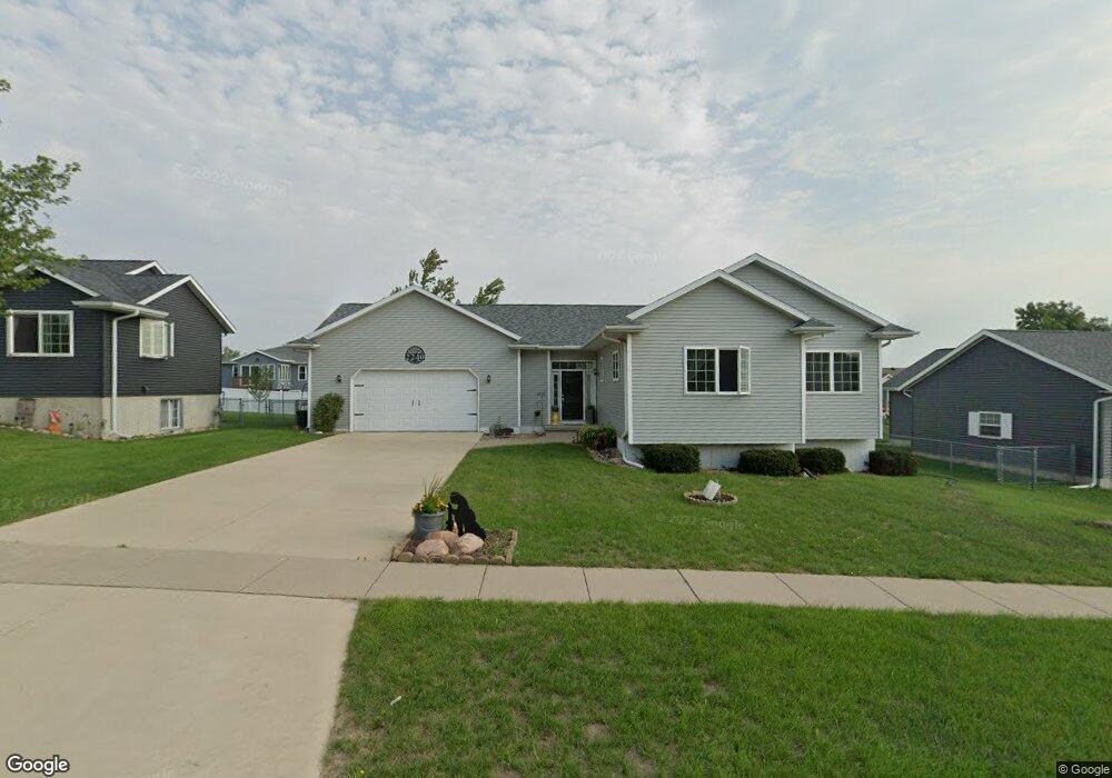 2240 Daleview Dr, Marion, IA 52302 - photo 1