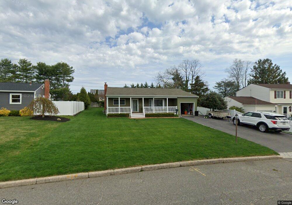 100 Roxbury Dr, ComMacK, NY 11725 - photo 1