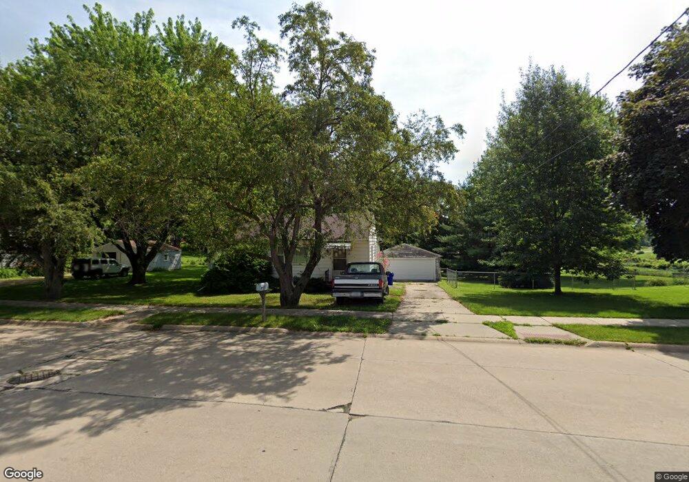 2351 29th St SW, Cedar Rapids, IA 52404 - photo 1