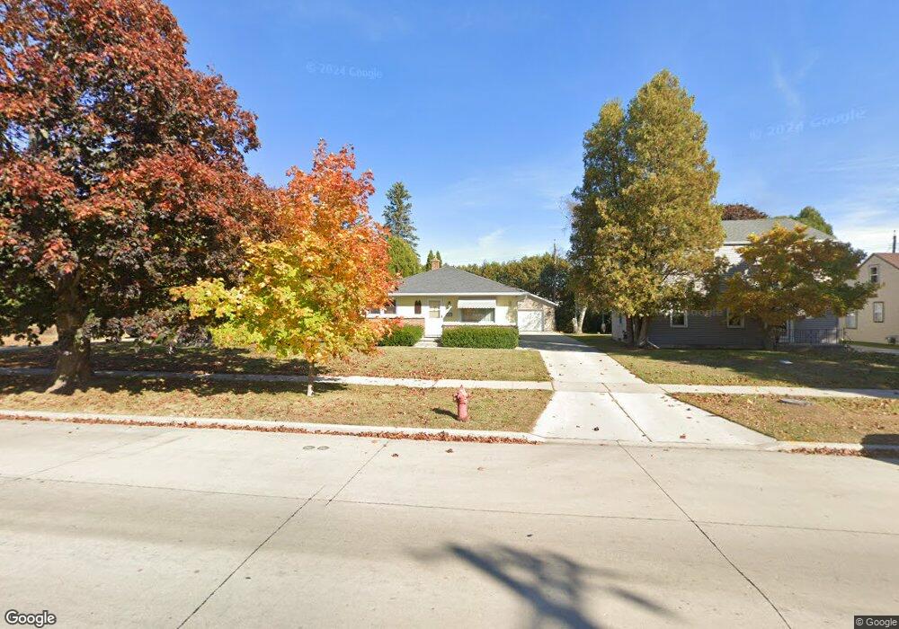 1522 Menasha Ave, Manitowoc, WI 54220 - photo 1