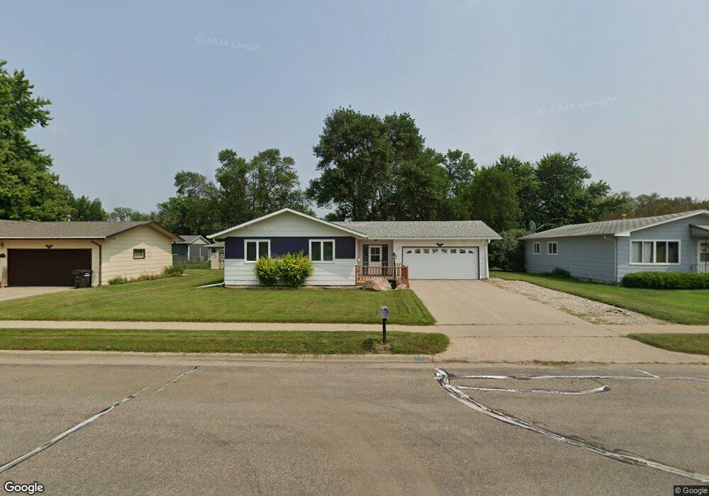 1018 8th Ave NE, Jamestown, ND 58401 - photo 1