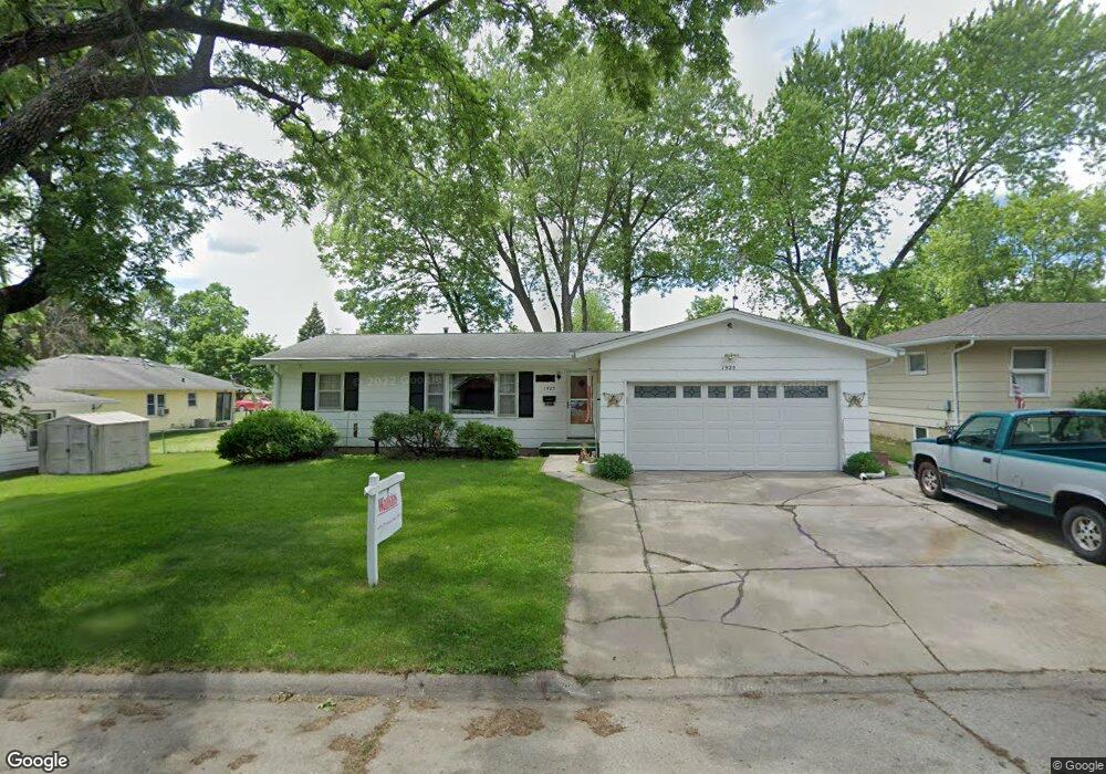 1925 Highview Ct, Cedar Falls, IA 50613 - photo 1