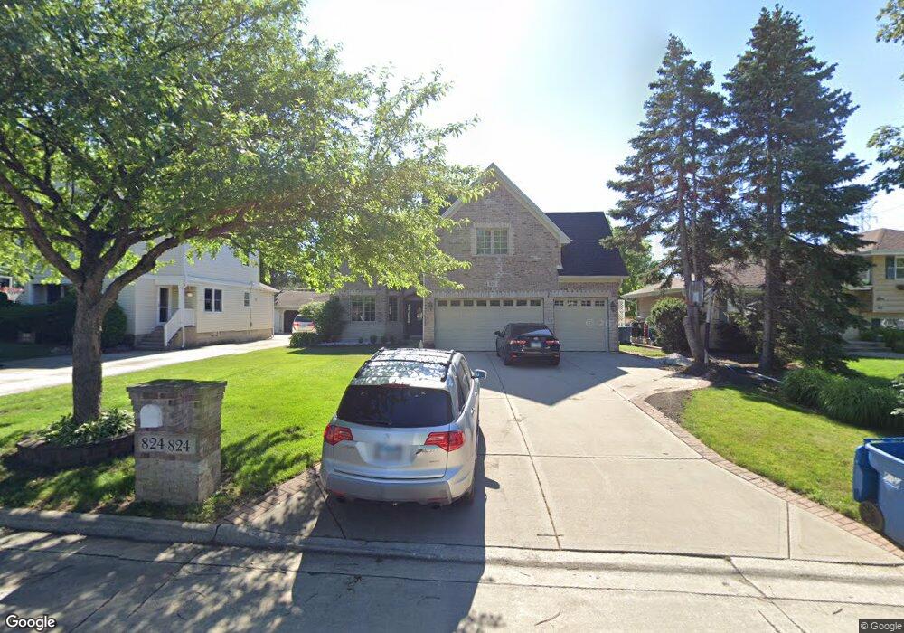 824 N Emroy Ave, Elmhurst, IL 60126 - photo 1