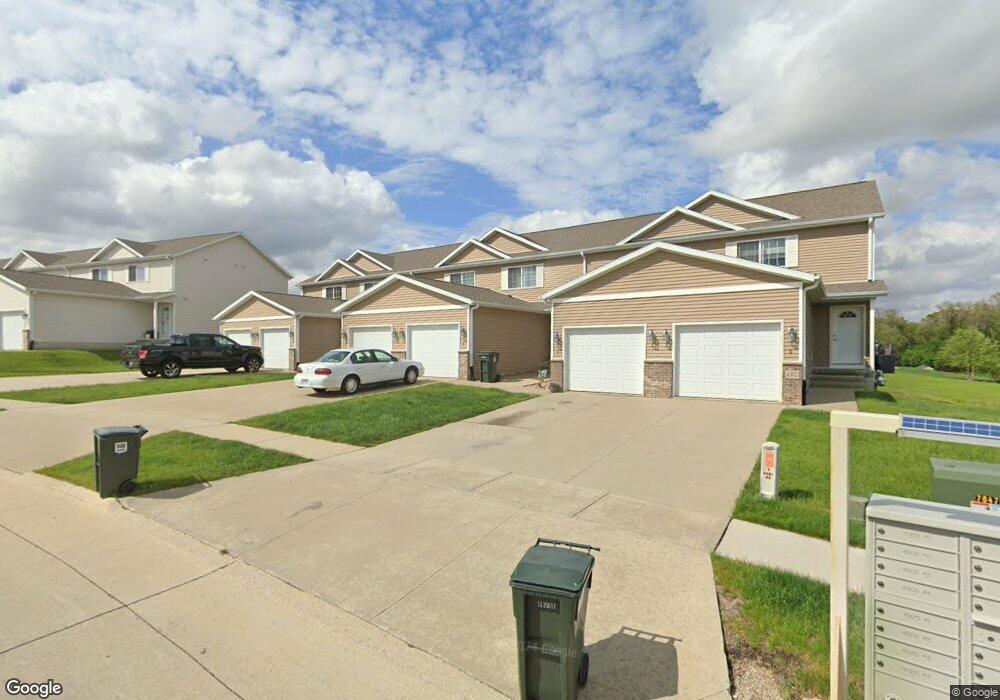 4902 Algonquin Dr unit 3, Cedar Falls, IA 50613 - photo 1