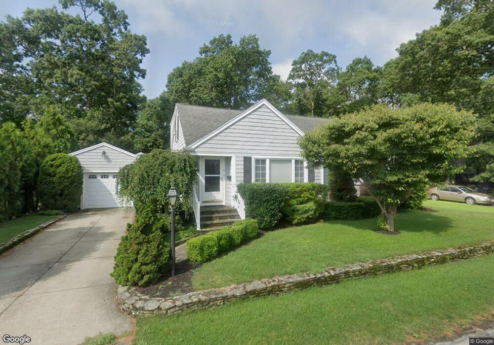 9 Laurel Ln, South Dartmouth, MA 02748 - photo 1