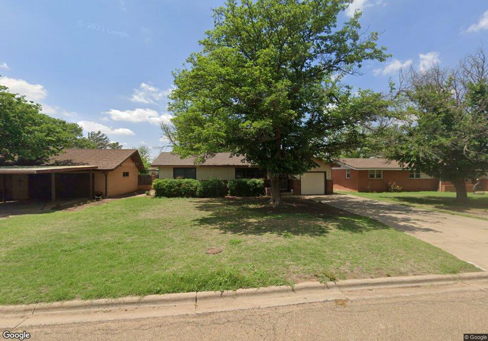 705 Zephyr St, Plainview, TX 79072 - photo 1