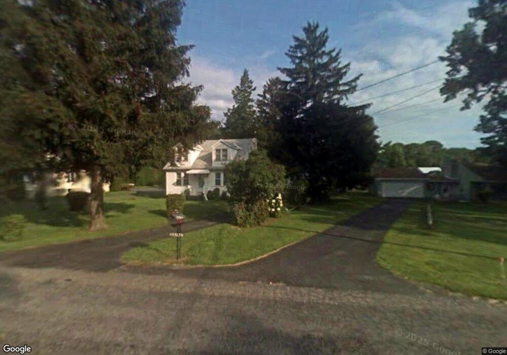 271 E Moorestown Rd, Wind Gap, PA 18091 - photo 1