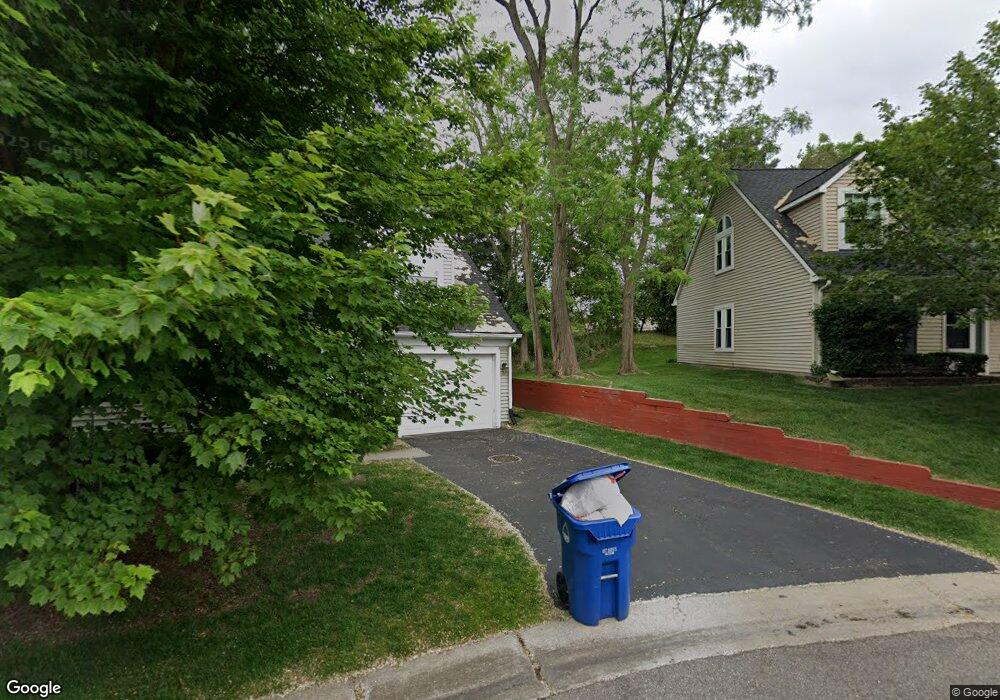 1048 Sandpiper Dr, Waterford, MI 48328 - photo 1