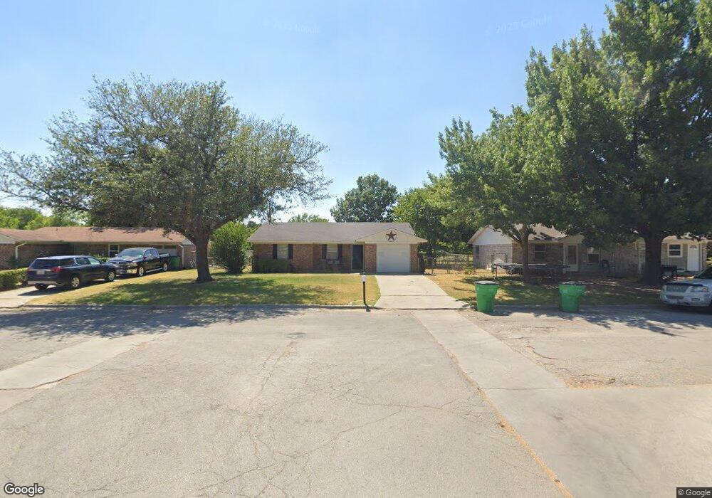 1313 Noel Dr, Gainesville, TX 76240 - photo 1