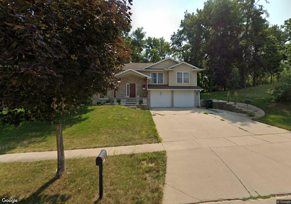 1817 Aaron Dr NW, Cedar Rapids, IA 52405 - photo 1