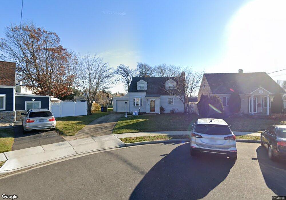 9 Sanford Ct, Valley Stream, NY 11581 - photo 1