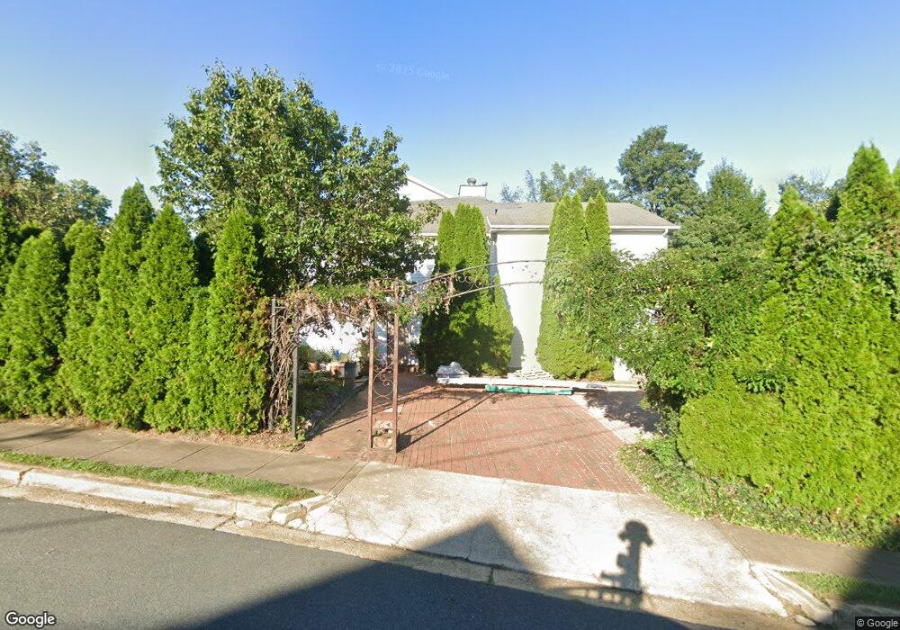 2055 Arch Dr, Falls Church, VA 22043 - photo 1