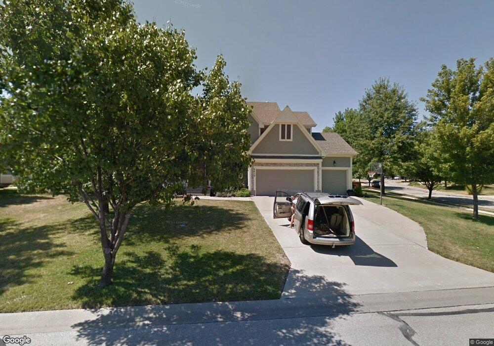 5410 Roundtree Ct, Shawnee, KS 66226 - photo 1