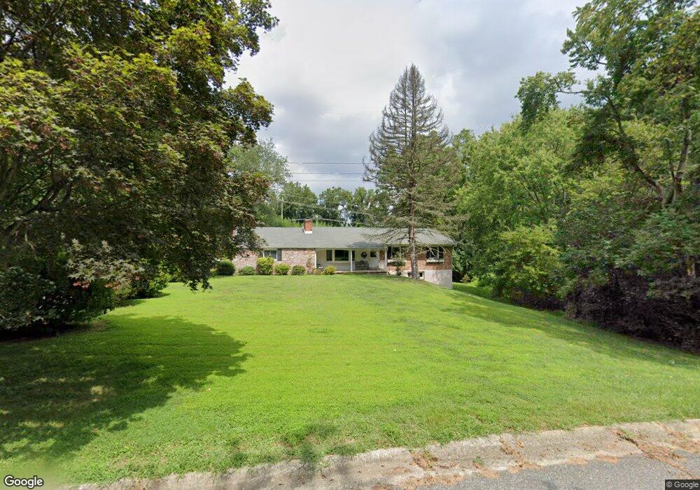 32 Woodland Dr, Glen Mills, PA 19342 - photo 1