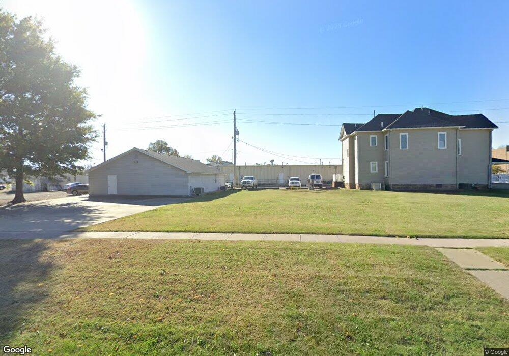 1524 Washington Ave, Parsons, KS 67357 - photo 1