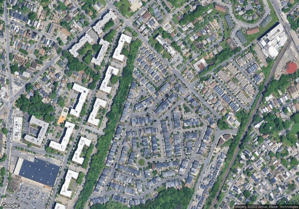 33 Skyline Dr, Staten Island, NY 10304 - photo 1