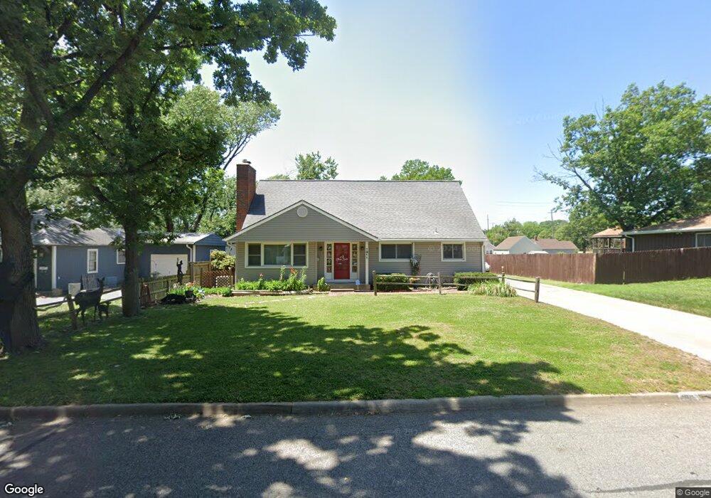 1911 SW Stone Ave, Topeka, KS 66604 - photo 1