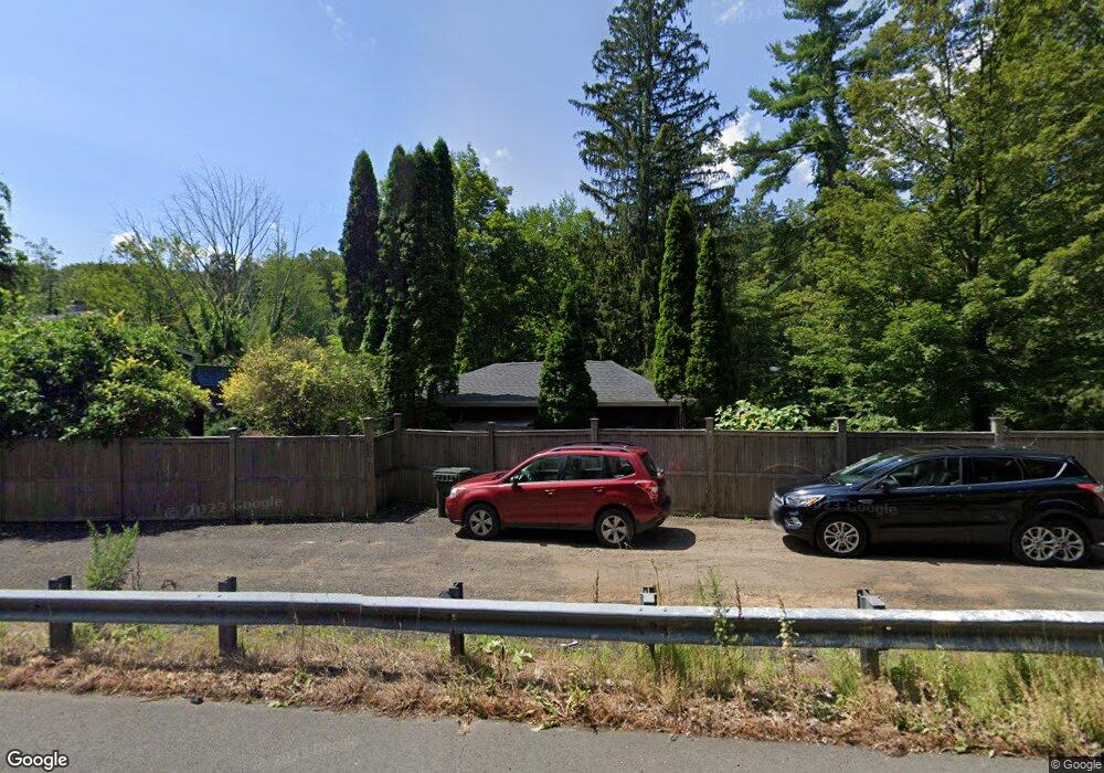 605 Ethan Allen Hwy unit Right, Ridgefield, CT 06877 - photo 1