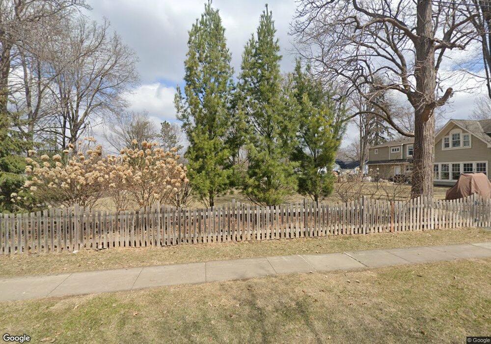 521 Park St E, Wayzata, MN 55391 - photo 1