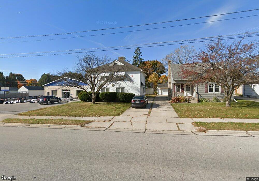 1240 N 8th St, Manitowoc, WI 54220 - photo 1