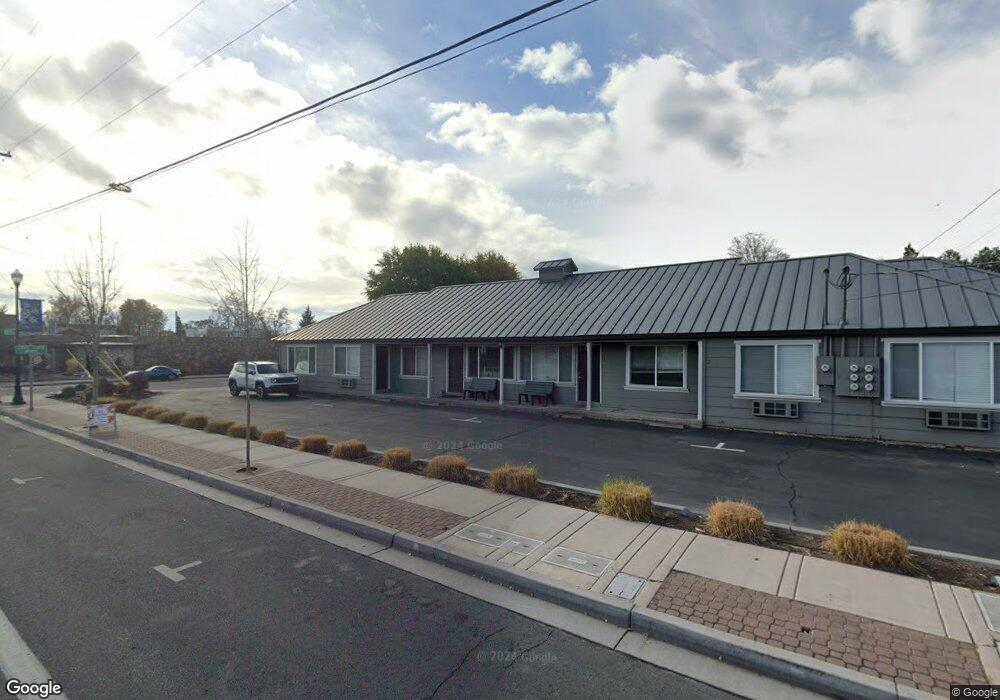 423 NW 6th St, Redmond, OR 97756 - photo 1