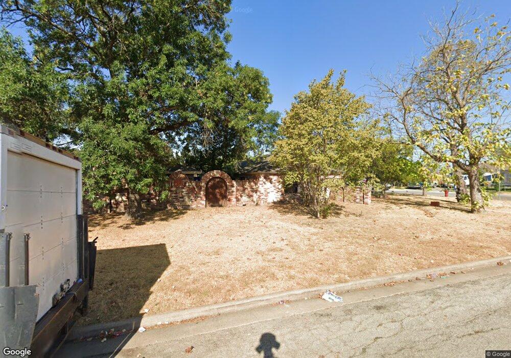 901 SW Dallas St, Grand Prairie, TX 75051 - photo 1